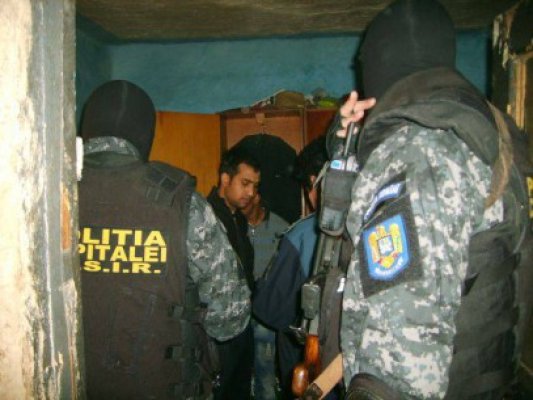 Mascaţii au descins la membrii grupării infracţionale condusă de ţepara Lipan: au confiscat mobilă de peste 14.000 de lei!